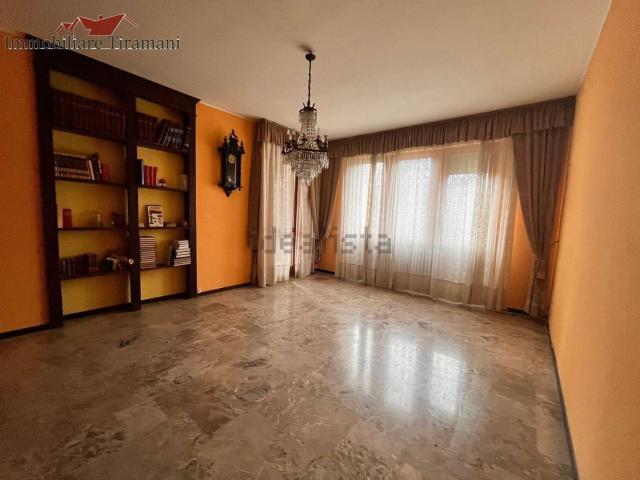Appartamento in vendita di 130 m² in Via Giacomo Leopardi