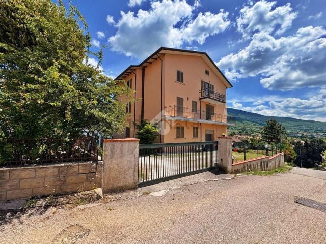 Appartamento in vendita di 130 m² in Via Giacomo Leopardi