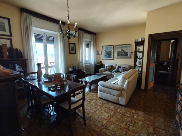 Appartamento in vendita di 130 m² in Via Giacomo Leopardi