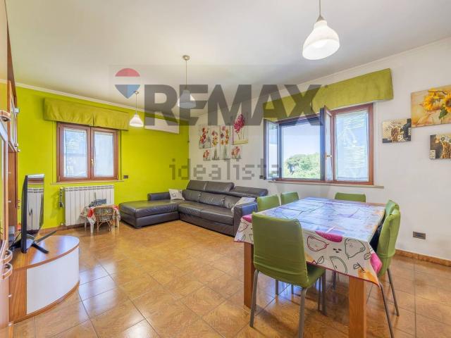 Appartamento in vendita di 130 m² in Via Gioia Tauro