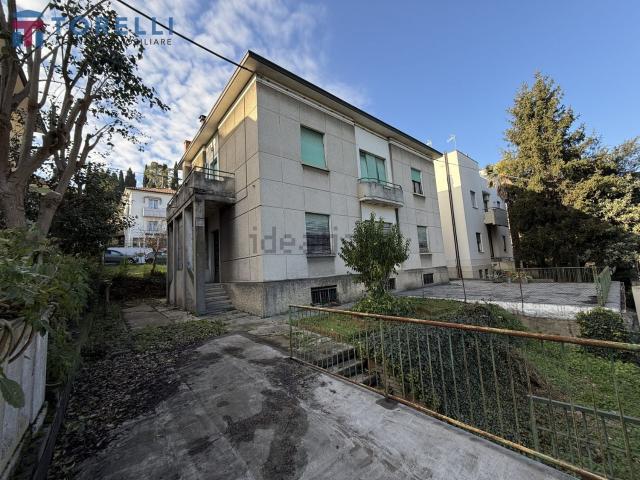 Appartamento in vendita di 130 m² in Via Giovanni Pacchioni, 42