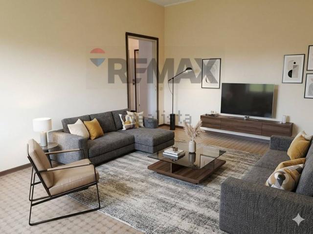 Appartamento in vendita di 130 m² in Via Giovanni Pascoli, 5