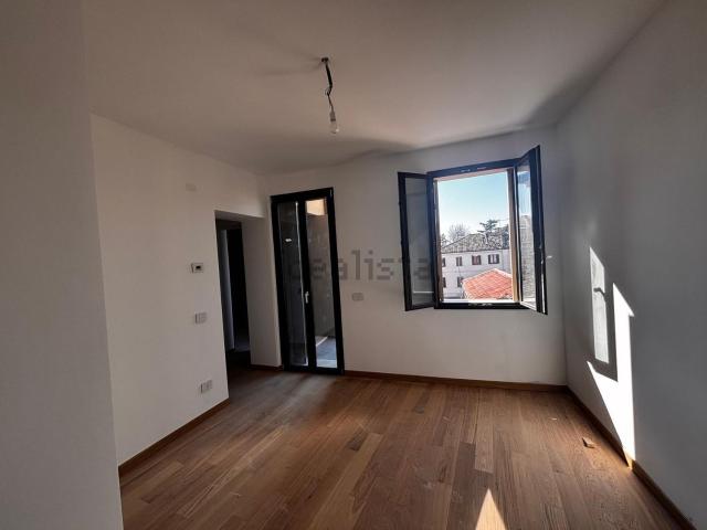 Appartamento in vendita di 130 m² in Via Don G. Bosco, 1