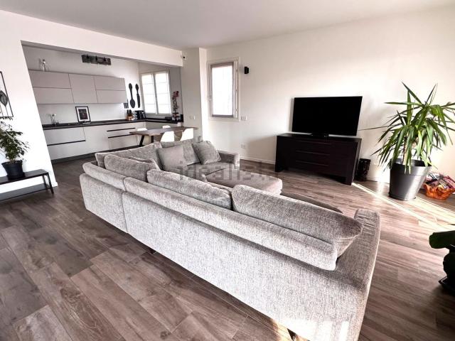 Appartamento in vendita di 130 m² in Via Don Luigi Sturzo, 19
