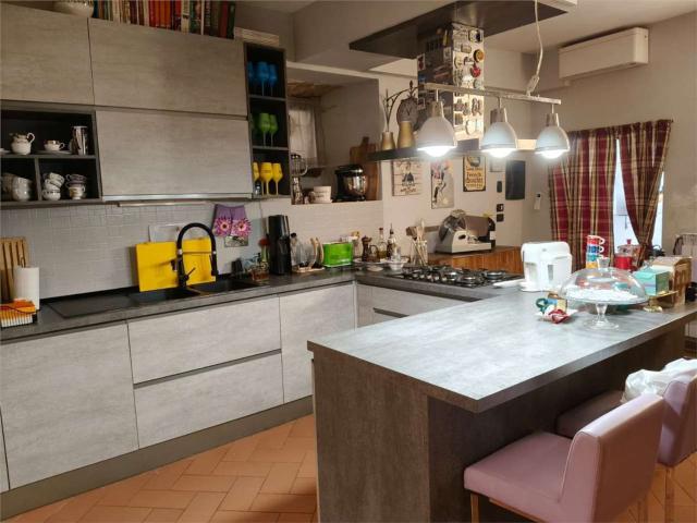 Appartamento in vendita di 130 m² in Via Dante Alighieri