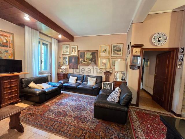 Appartamento in vendita di 130 m² in Via degli Stradelli Guelfi, 3