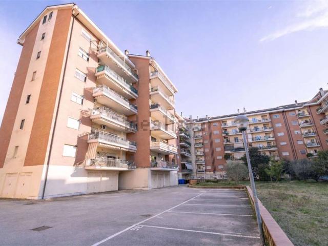 Appartamento in vendita di 130 m² in Via dei Monti Lepini, 34
