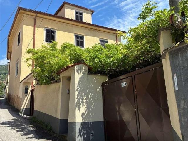 Appartamento in vendita di 130 m² in Via dei Baiardi