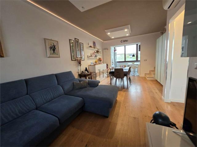 Appartamento in vendita di 130 m² in Via dei Grifoni d&apos Oro