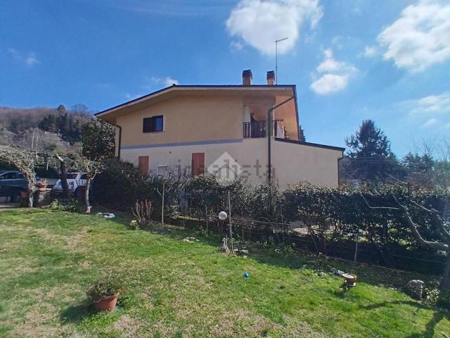 Appartamento in vendita di 130 m² in Via dei Ruderi, 8
