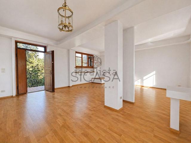 Appartamento in vendita di 130 m² in Via del Tevere