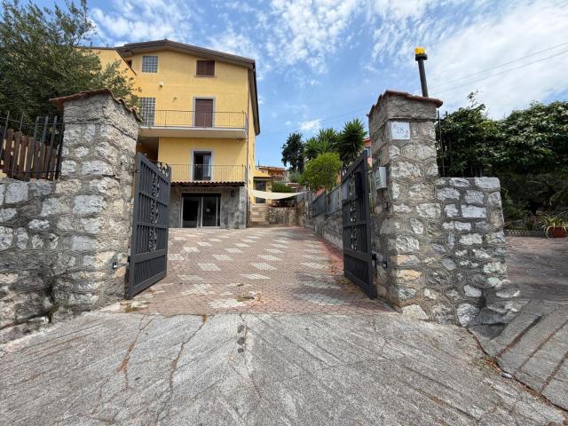Appartamento in vendita di 130 m² in Via delle Industrie