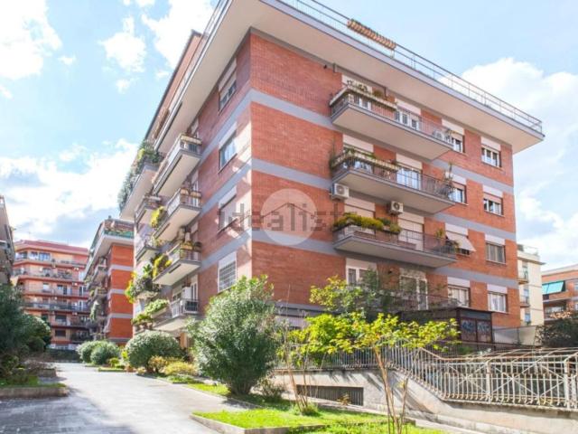 Appartamento in vendita di 130 m² in Via di Donna Olimpia, 20