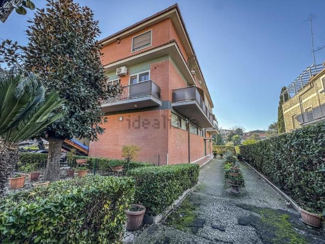 Appartamento in vendita di 130 m² in Via di Ponte Ladrone