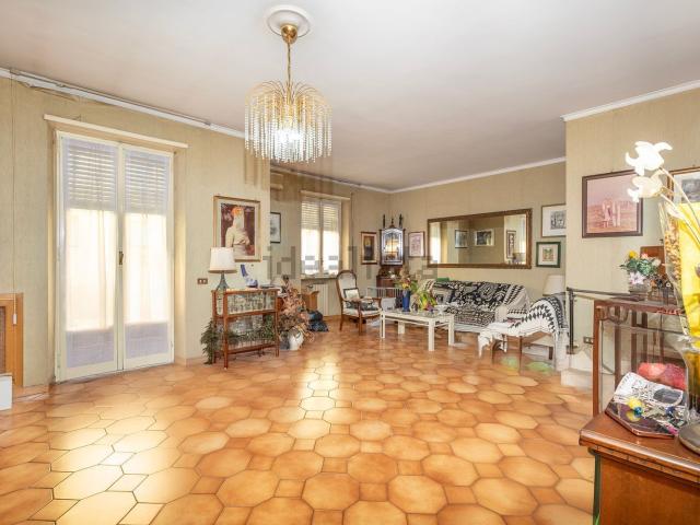 Appartamento in vendita di 130 m² in Via Emilio Lepido, 12