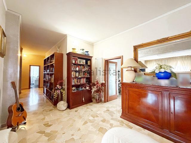 Appartamento in vendita di 130 m² in Via Francesco Baracca