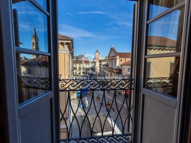 Appartamento in vendita di 130 m² in Via Francesco Dominioni, 1