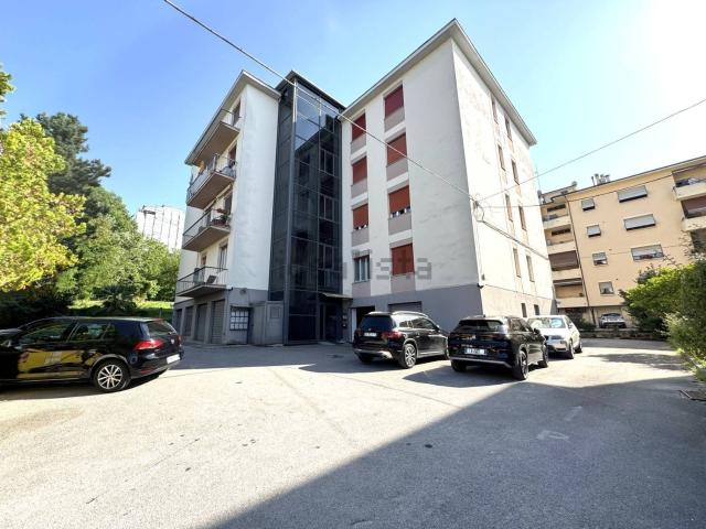 Appartamento in vendita di 130 m² in Via Francesco Faldi