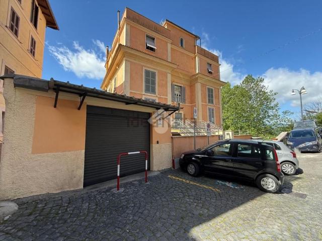 Appartamento in vendita di 130 m² in Via Fratelli Cosmati, 2