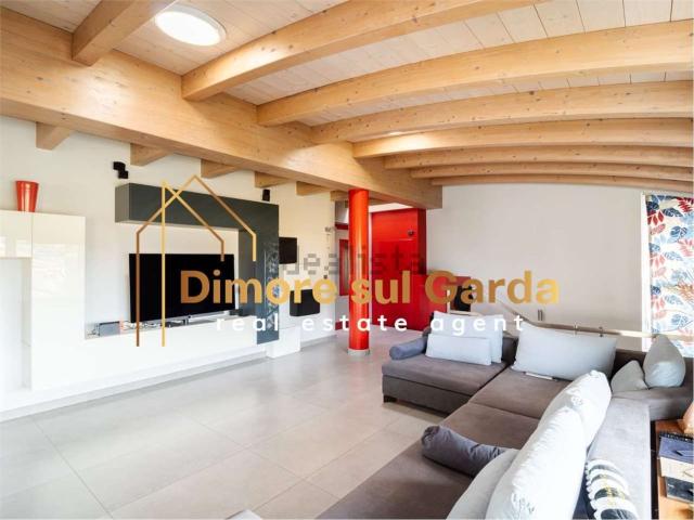 Appartamento in vendita di 130 m² in Via Fratelli Bandiera, 9