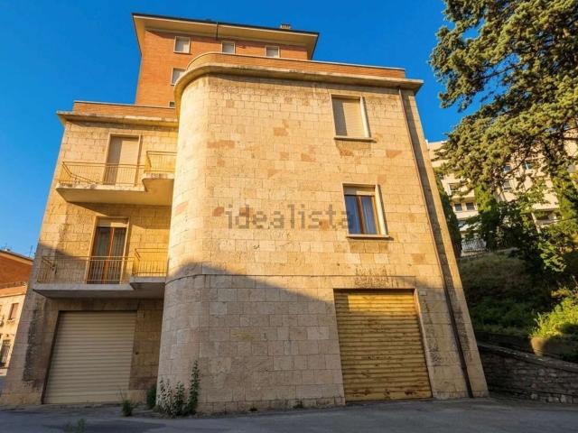 Appartamento in vendita di 130 m² in Via Fratelli Pellas, 6
