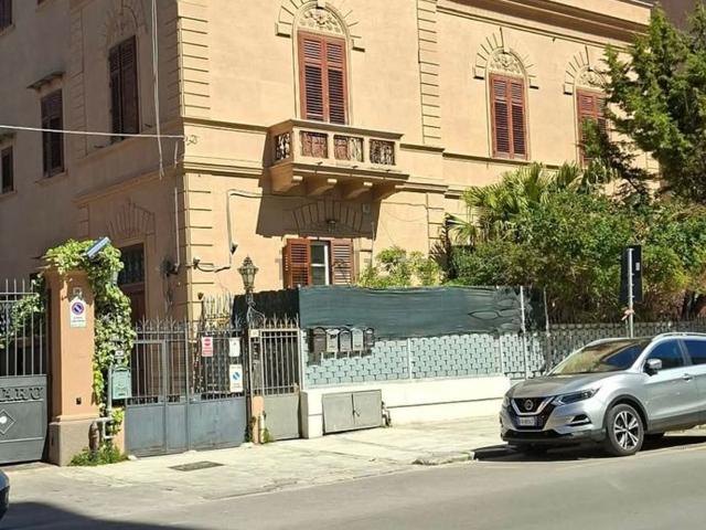 Appartamento in vendita di 130 m² in Via Imperatore Federico, 38