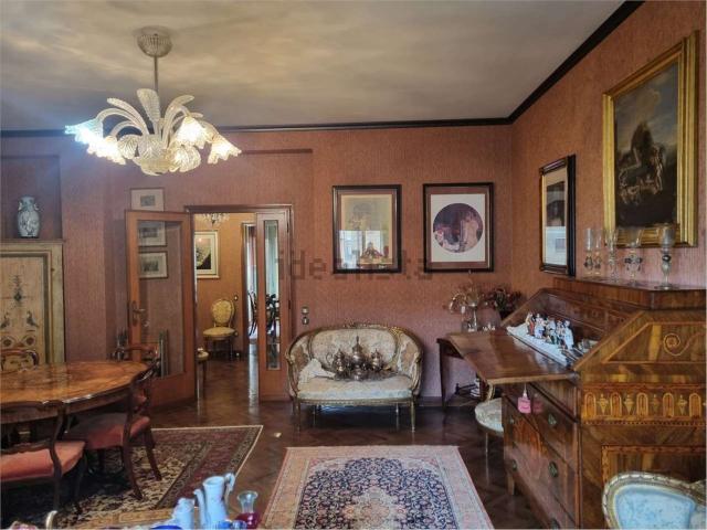 Appartamento in vendita di 130 m² in Via Jacopone da Todi