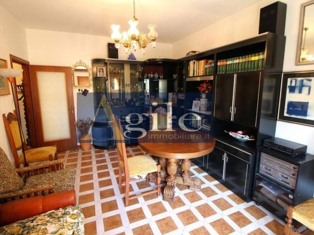 Appartamento in vendita di 130 m² in Via Lombardia