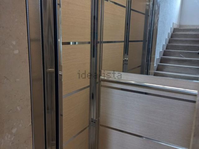 Appartamento in vendita di 130 m² in Via Lago di Nemi, 86