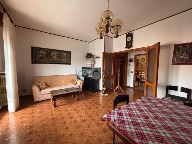 Appartamento in vendita di 130 m² in Via Modena, 2