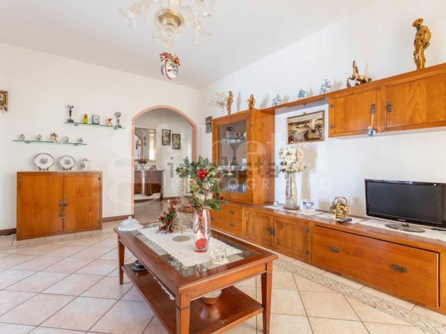 Appartamento in vendita di 130 m² in Via Monsignore E. Campeis, 7