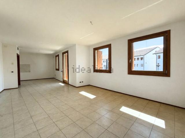 Appartamento in vendita di 130 m² in Via Monti del Sole