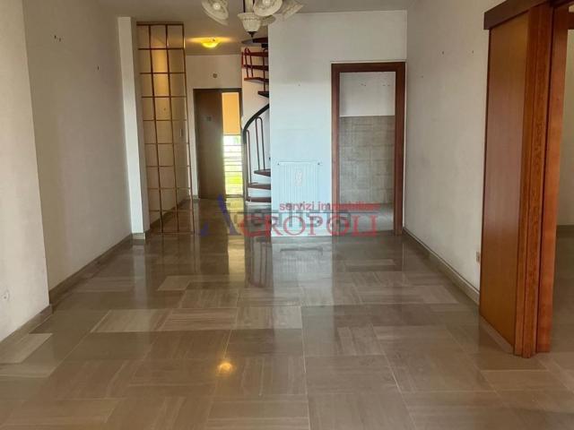 Appartamento in vendita di 130 m² in Via Mosca