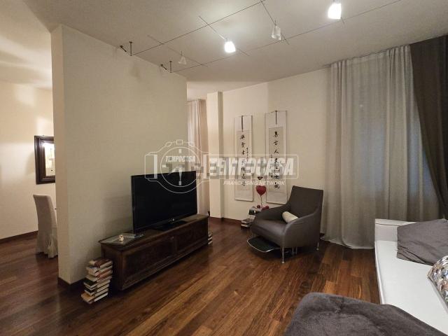 Appartamento in vendita di 130 m² in Via Matilde di Canossa