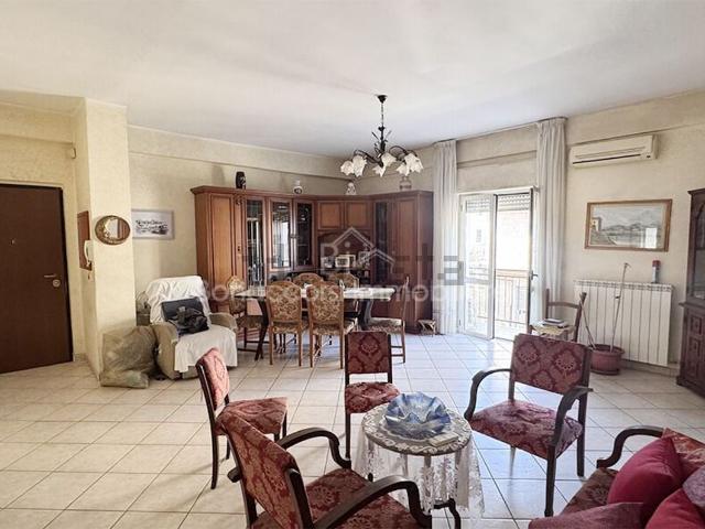 Appartamento in vendita di 130 m² in Via Madre Isabella de Rosis, 8