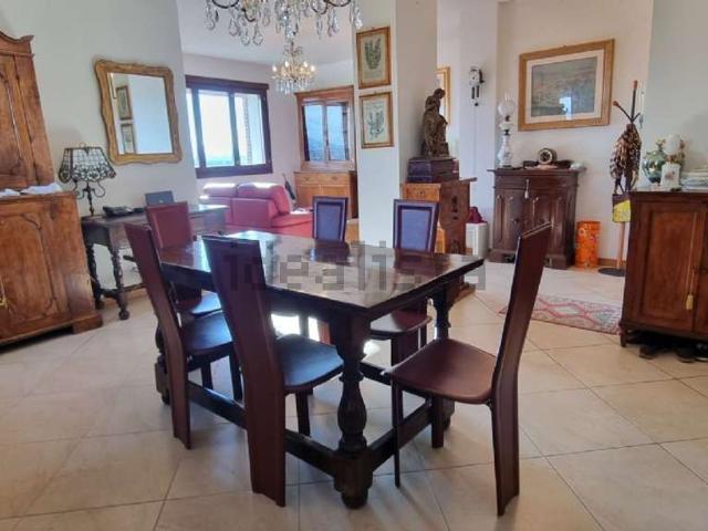 Appartamento in vendita di 130 m² in Via Marco Emilio Lepido