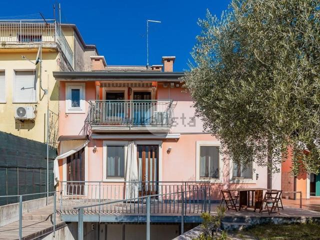 Appartamento in vendita di 130 m² in Via Messedaglia, 1