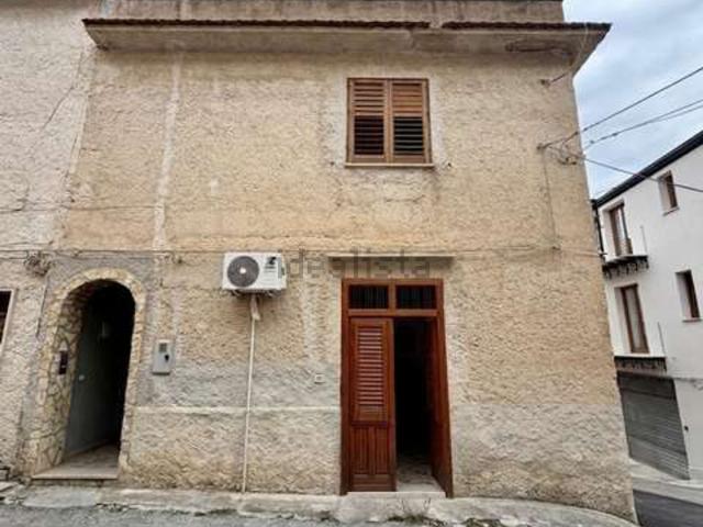 Appartamento in vendita di 130 m² in Via Mirandola, 8