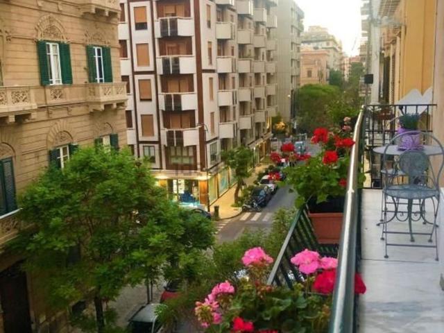 Appartamento in vendita di 130 m² in Via Nicolò Garzilli
