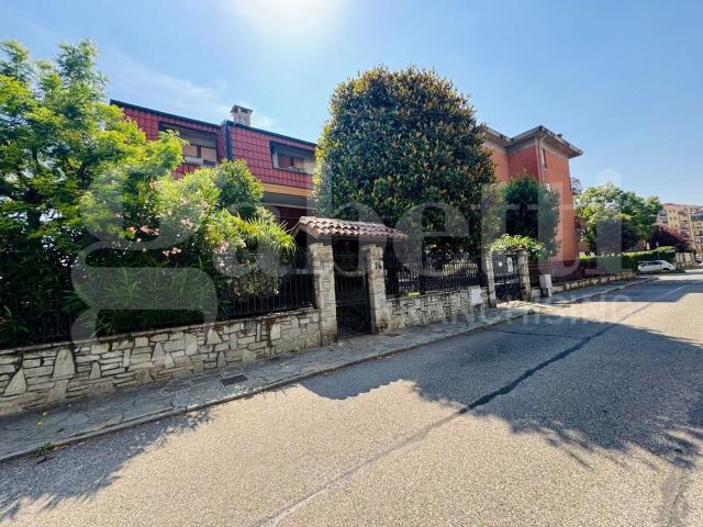 Appartamento in vendita di 130 m² in Via Sacra S. Michele