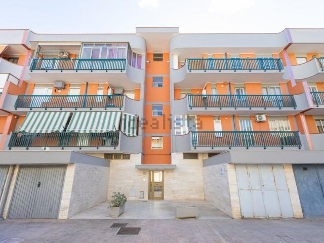 Appartamento in vendita di 130 m² in Via Salvo D&apos Acquisto, 3