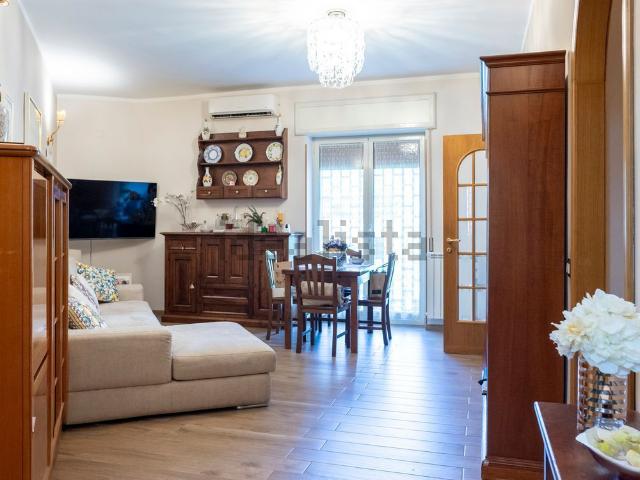 Appartamento in vendita di 130 m² in Via San Giacomo dei Capri, 65