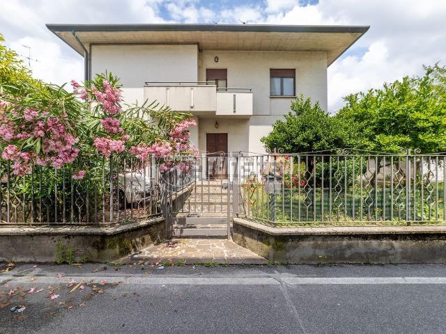 Appartamento in vendita di 130 m² in Via Sant&apos Alessandro, 5