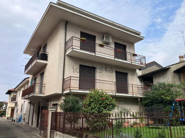 Appartamento in vendita di 130 m² in Via Sant&apos Ambrogio