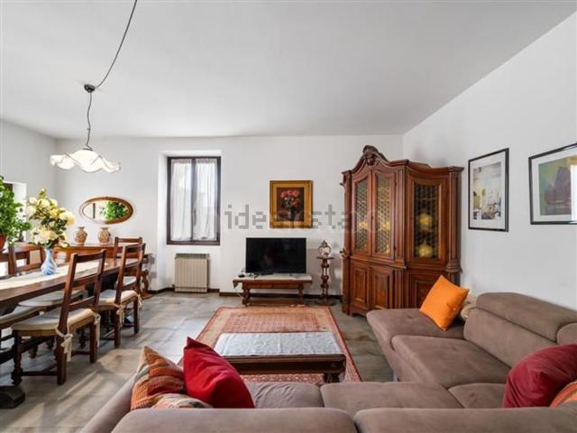 Appartamento in vendita di 130 m² in Via Sant&apos Angela Merici