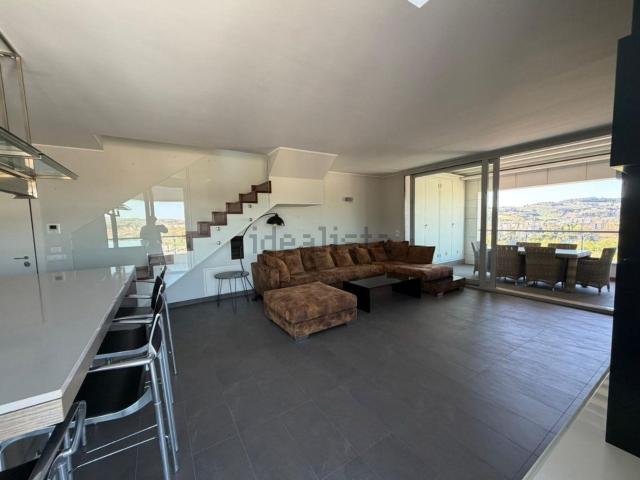 Appartamento in vendita di 130 m² in Via Sarnano
