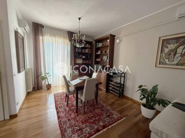 Appartamento in vendita di 130 m² in Via Sinni