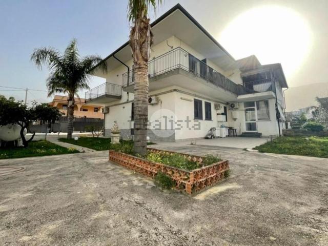 Appartamento in vendita di 130 m² in Via Panarea, 11