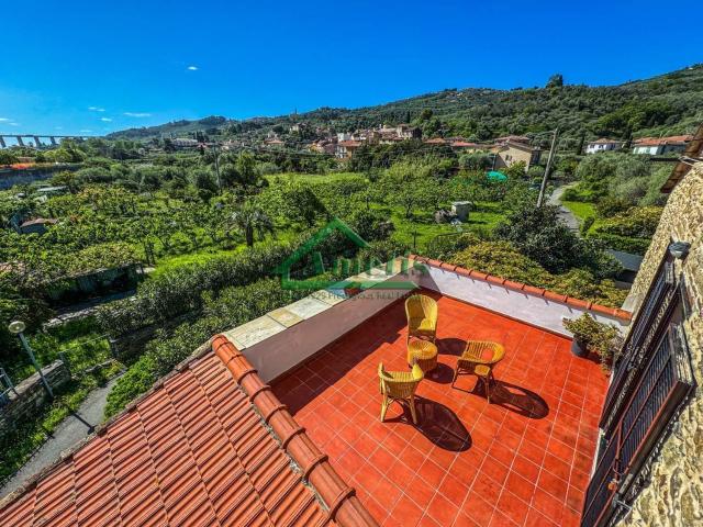 Appartamento in vendita di 130 m² in Via Piani