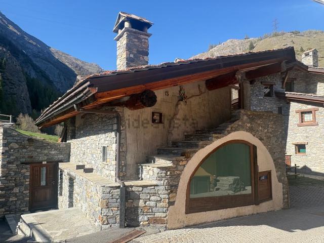 Appartamento in vendita di 130 m² in Via Piccolo San Bernardo, 11